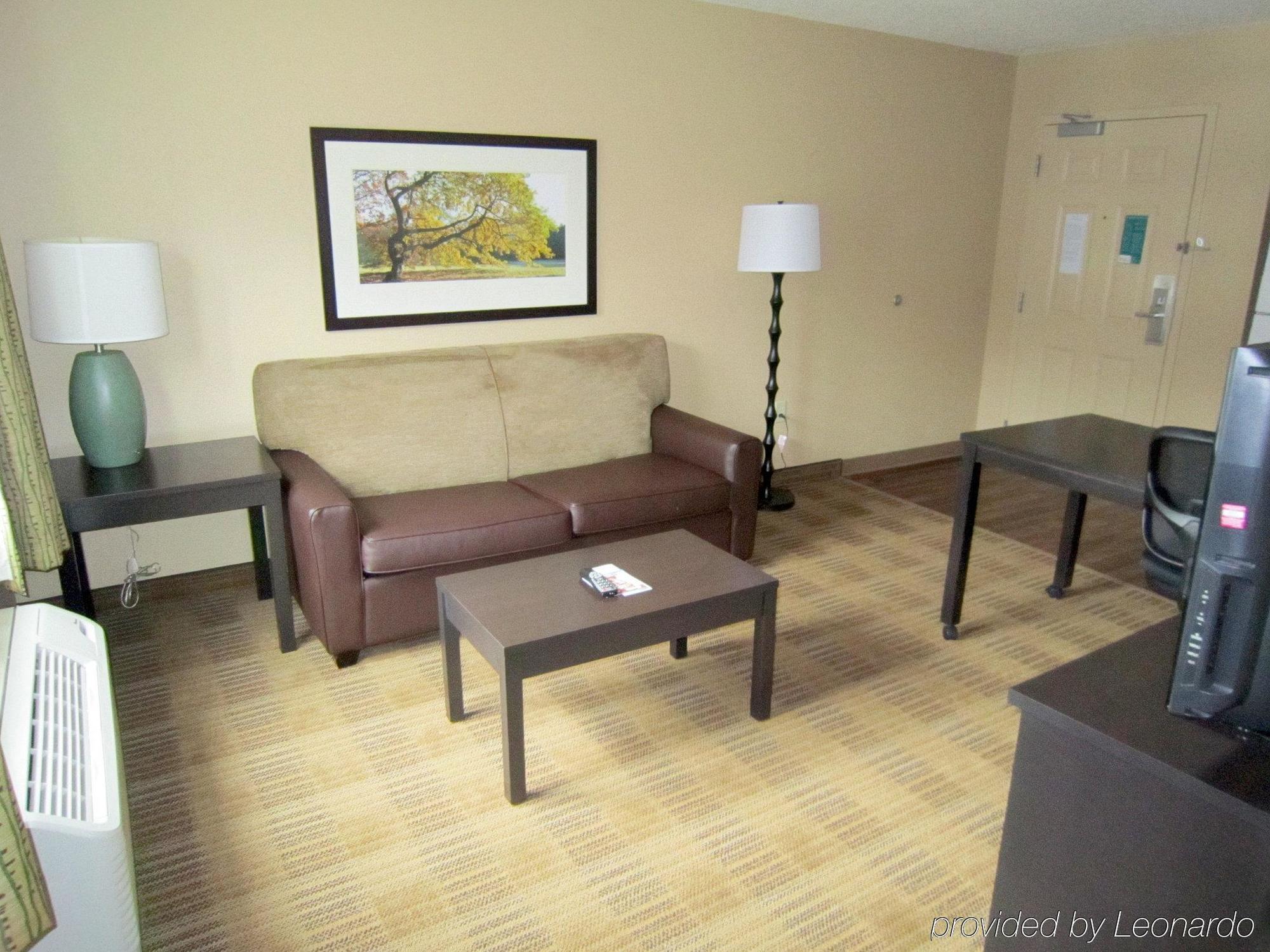 เอ็กซ์เทนด์ สเตย์ อเมริกา เวสต์โบโรช์ อีสต์ เมนสตรีท Hotel ภายนอก รูปภาพ